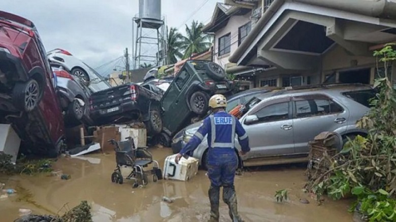 ফিলিপাইনে ঘূর্ণিঝড় কালমেগির তাণ্ডবে নিহত বেড়ে ১৪০