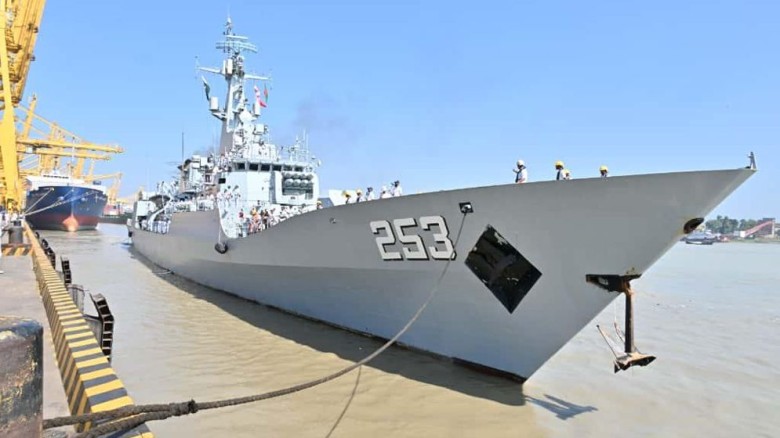 শুভেচ্ছা সফরে চট্টগ্রাম বন্দরে পাকিস্তান নৌবাহিনীর জাহাজ