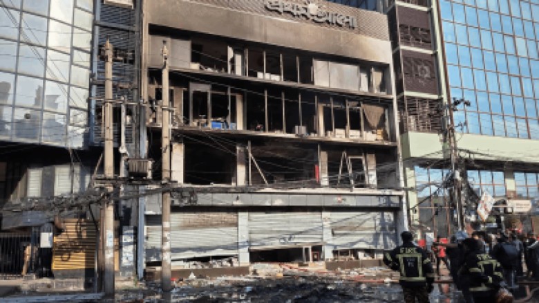 প্রথম আলো-ডেইলি স্টারে হামলা, সাবেক মাদরাসা ছাত্রসহ গ্রেফতার ৯