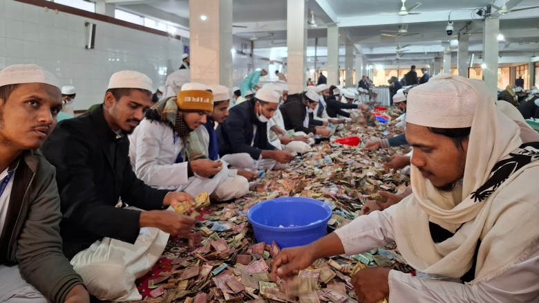 পাগলা মসজিদের দানবাক্সে মিলল ৩৫ বস্তা টাকা, চলছে গণনা